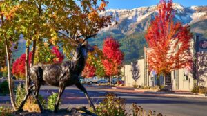 Photo of a bronze statue of a deer in downtown Joseph, surrounded by the Wallowa Mountains